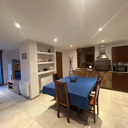 Apartment Dans *